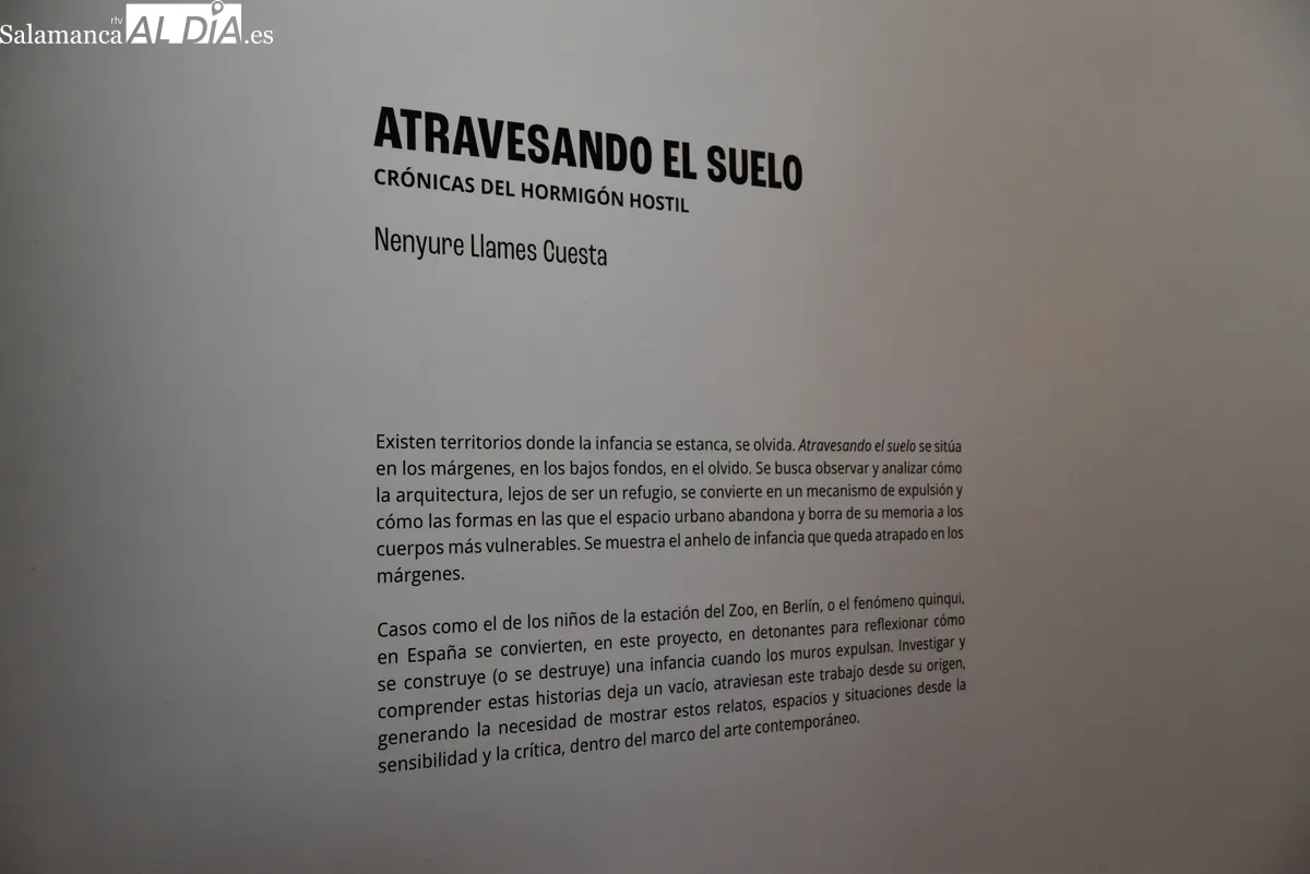 'Atravesando el suelo. Crónicas del hormigón hostil', una nueva exposición que explora los territorios donde la infancia se estanca. Fotos de Miguel González