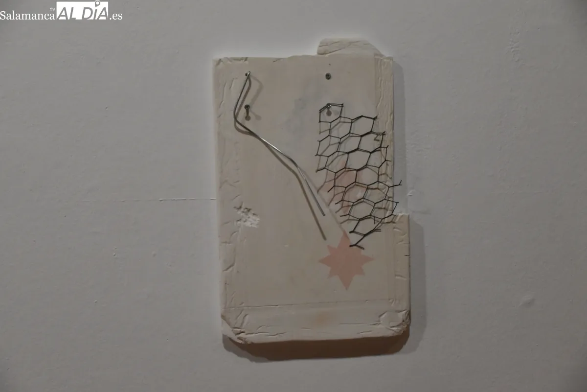 'Atravesando el suelo. Crónicas del hormigón hostil', una nueva exposición que explora los territorios donde la infancia se estanca. Fotos de Miguel González