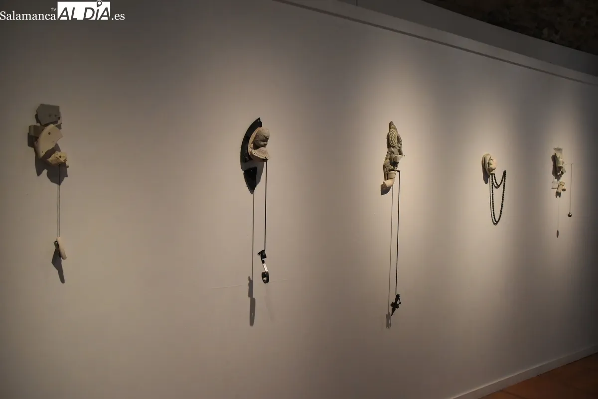'Atravesando el suelo. Crónicas del hormigón hostil', una nueva exposición que explora los territorios donde la infancia se estanca. Fotos de Miguel González