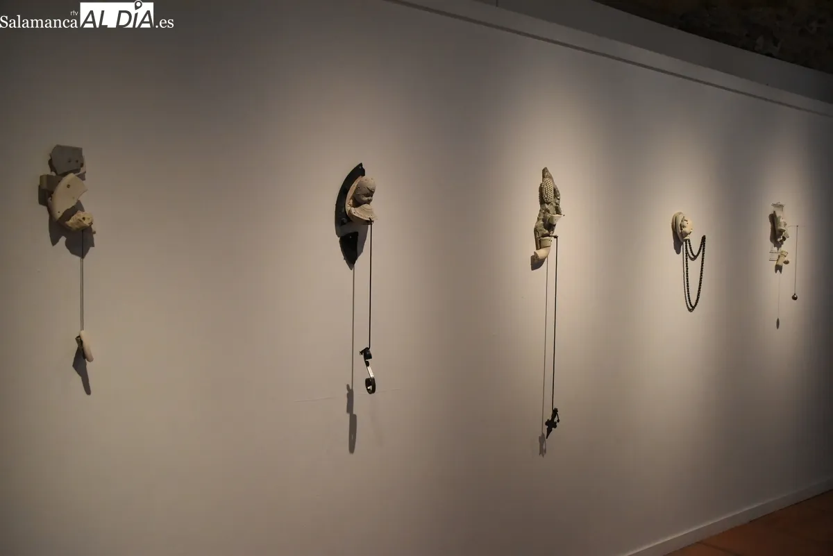 'Atravesando el suelo. Crónicas del hormigón hostil', una nueva exposición que explora los territorios donde la infancia se estanca. Fotos de Miguel González