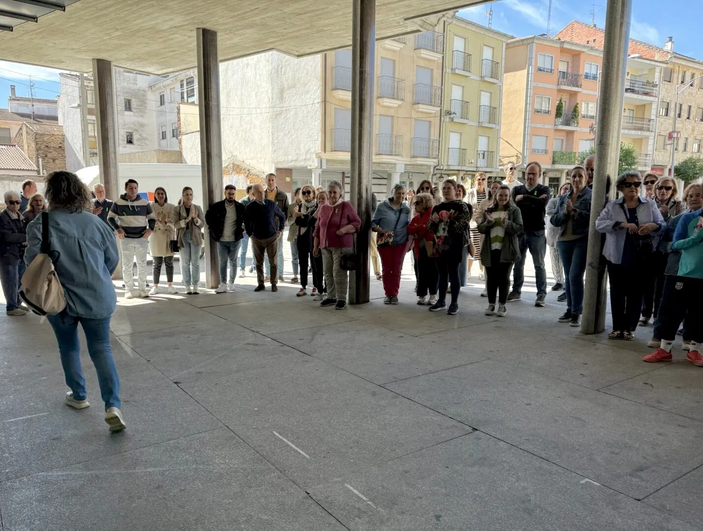Foto 8 - Guijuelo se une en la Plaza Mayor para conmemorar el D&iacute;a Mundial del Alzheimer