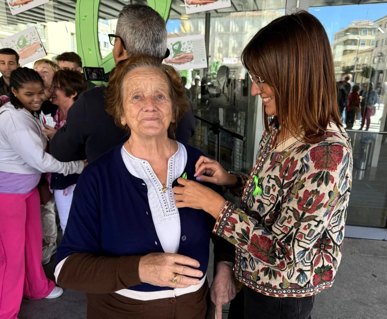 Foto 4 - Guijuelo se une en la Plaza Mayor para conmemorar el D&iacute;a Mundial del Alzheimer