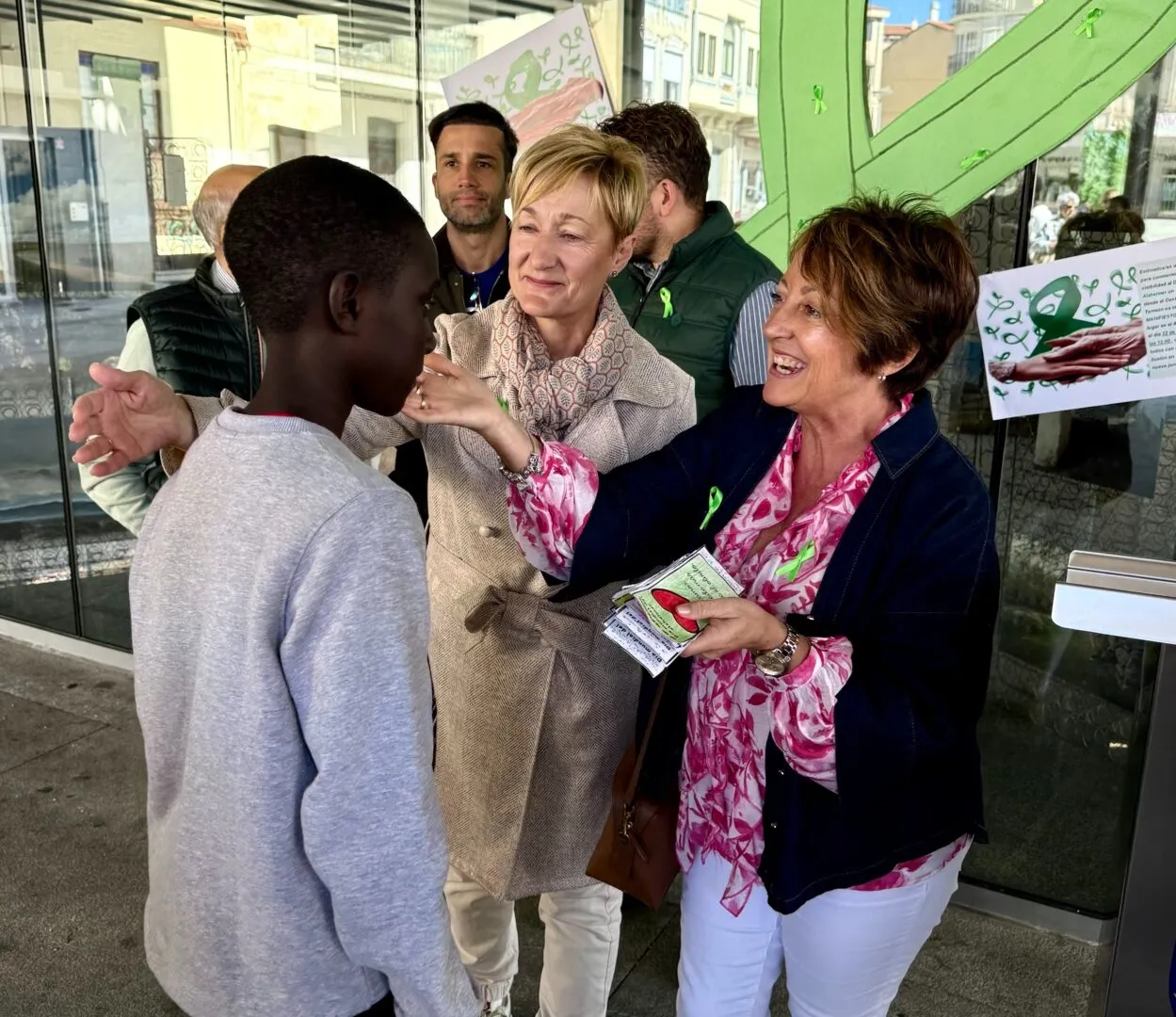 Foto 5 - Guijuelo se une en la Plaza Mayor para conmemorar el D&iacute;a Mundial del Alzheimer