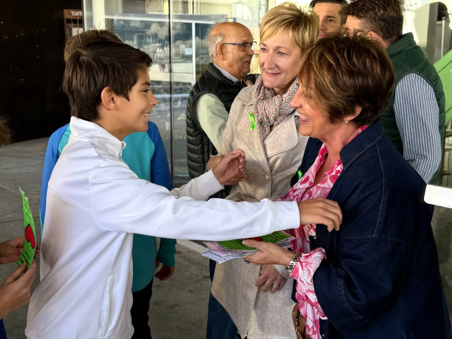 Foto 6 - Guijuelo se une en la Plaza Mayor para conmemorar el D&iacute;a Mundial del Alzheimer