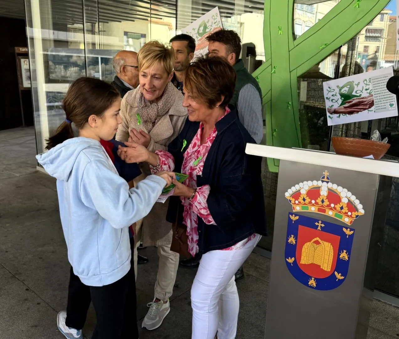 Foto 7 - Guijuelo se une en la Plaza Mayor para conmemorar el D&iacute;a Mundial del Alzheimer