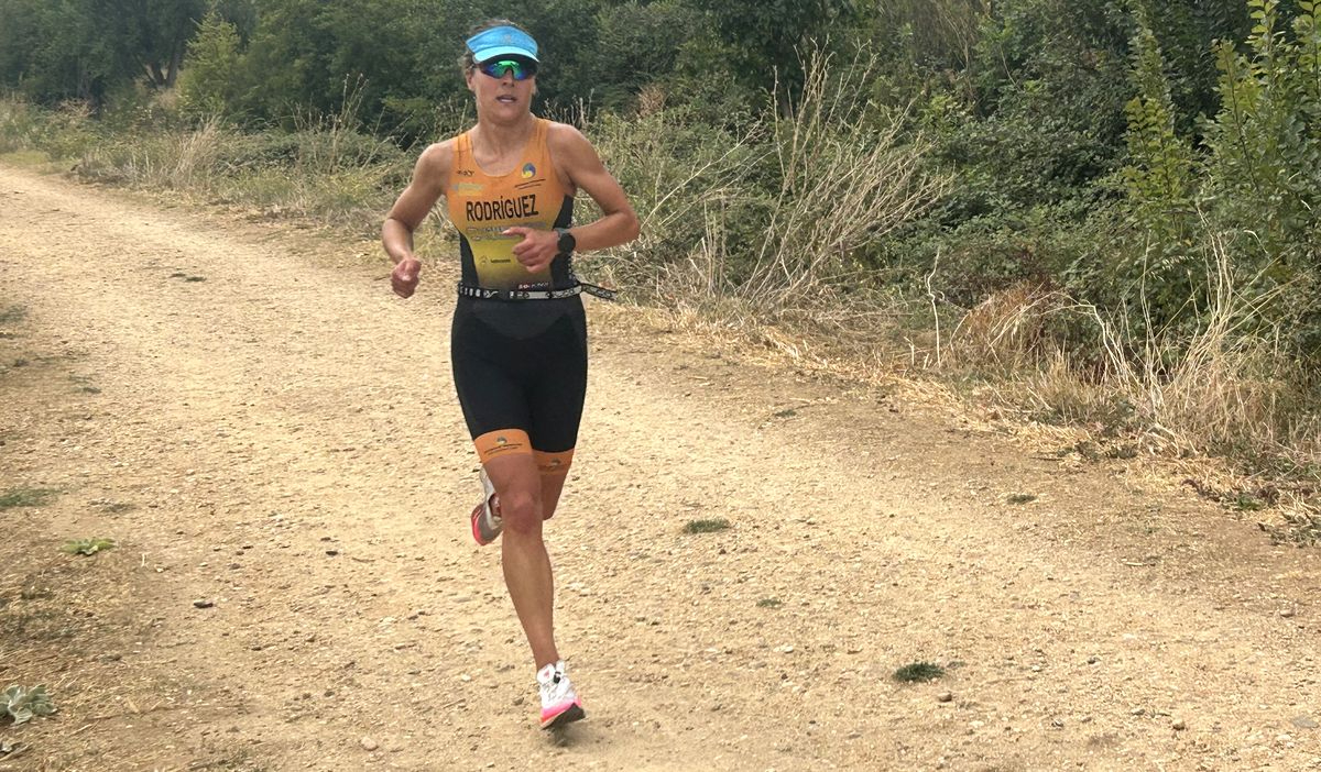 Ester Rodríguez gana el Circuito de Triatlón de Palencia 2025