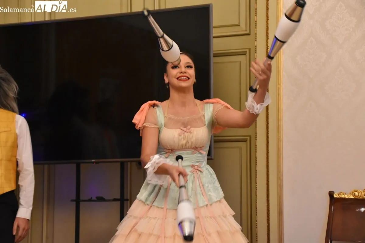 Recepción en el Ayuntamiento de Salamanca con los artistas de  Stellar Circus para presentar dos sesiones de circo inclusivo los días 25 y 28 de septiembre. Foto de Miguel A. González
