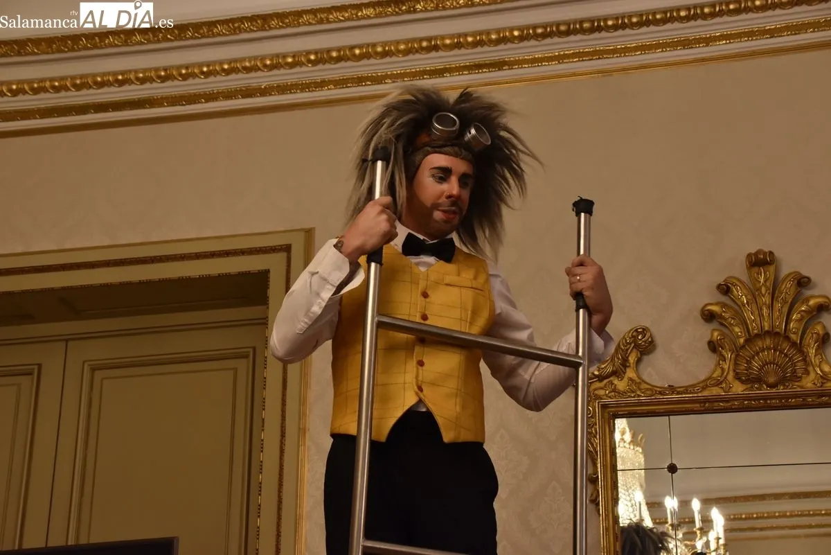 Recepción en el Ayuntamiento de Salamanca con los artistas de  Stellar Circus para presentar dos sesiones de circo inclusivo los días 25 y 28 de septiembre. Foto de Miguel A. González