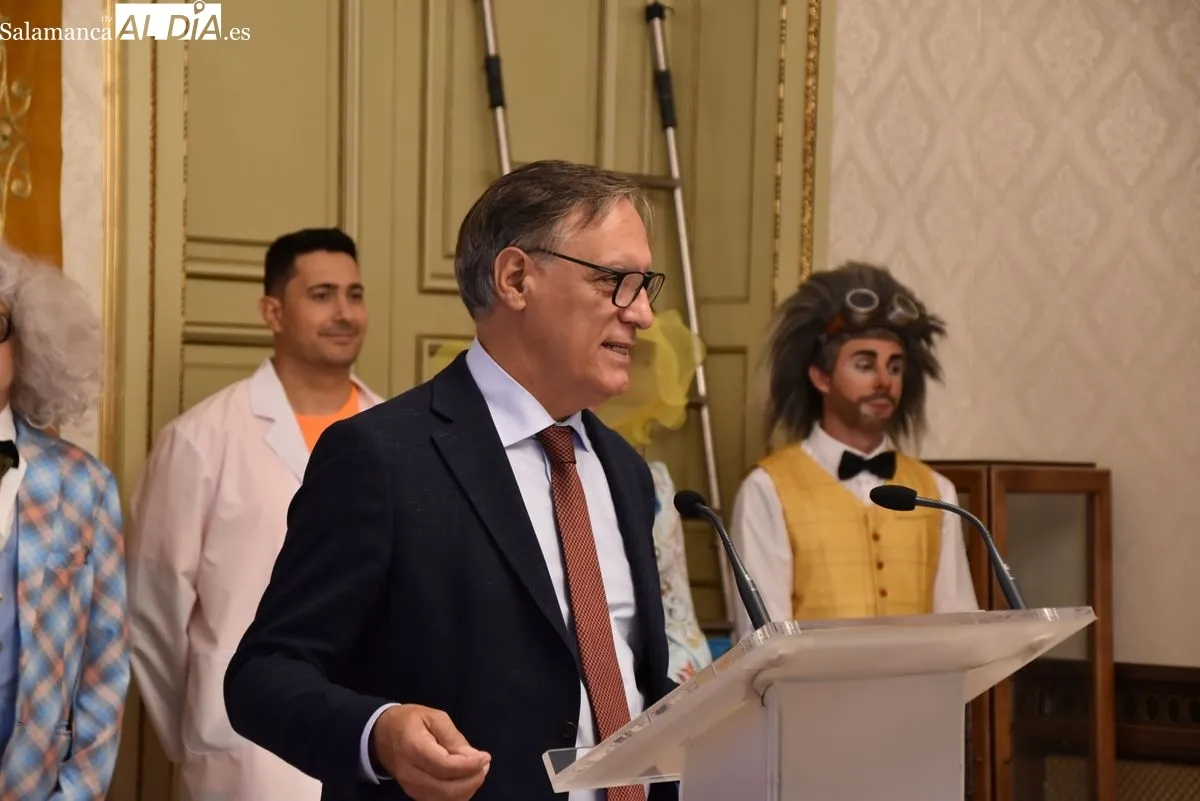 Recepción en el Ayuntamiento de Salamanca con los artistas de  Stellar Circus para presentar dos sesiones de circo inclusivo los días 25 y 28 de septiembre. Foto de Miguel A. González
