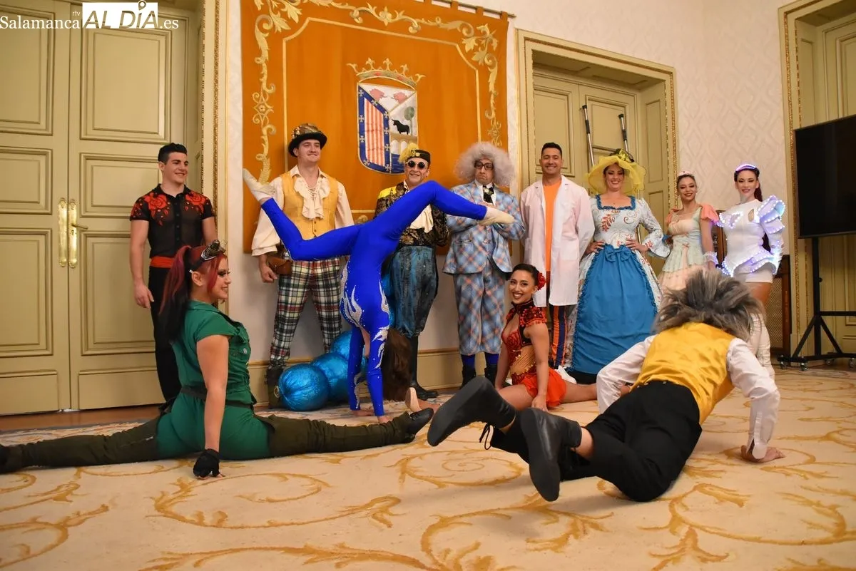 Recepción en el Ayuntamiento de Salamanca con los artistas de  Stellar Circus para presentar dos sesiones de circo inclusivo los días 25 y 28 de septiembre. Foto de Miguel A. González