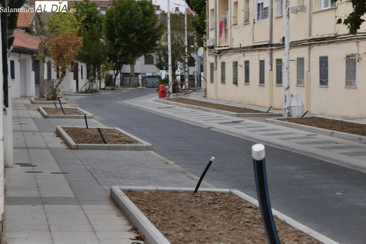 El alcalde de Salamanca, Carlos García Carbayo, ha visitado este miércoles las obras del barrio de la Vega. Foto de Miguel A. González