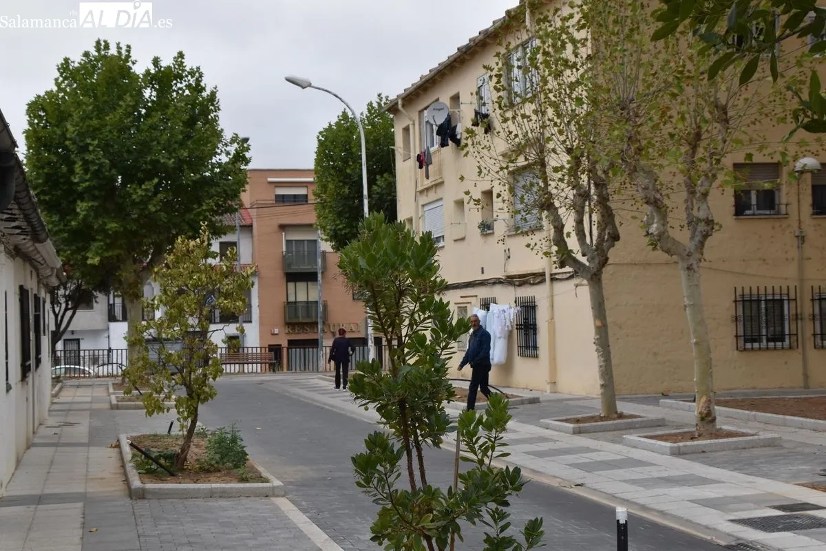 El alcalde de Salamanca, Carlos García Carbayo, ha visitado este miércoles las obras del barrio de la Vega. Foto de Miguel A. González