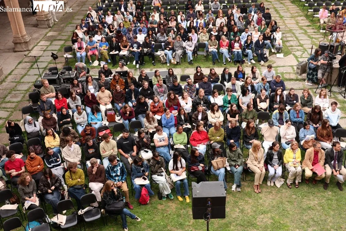 Acto en Fonseca por la bienvenida de los nuevos estudiantes Erasmus de la Universidad de Salamanca. Foto de David Sañudo