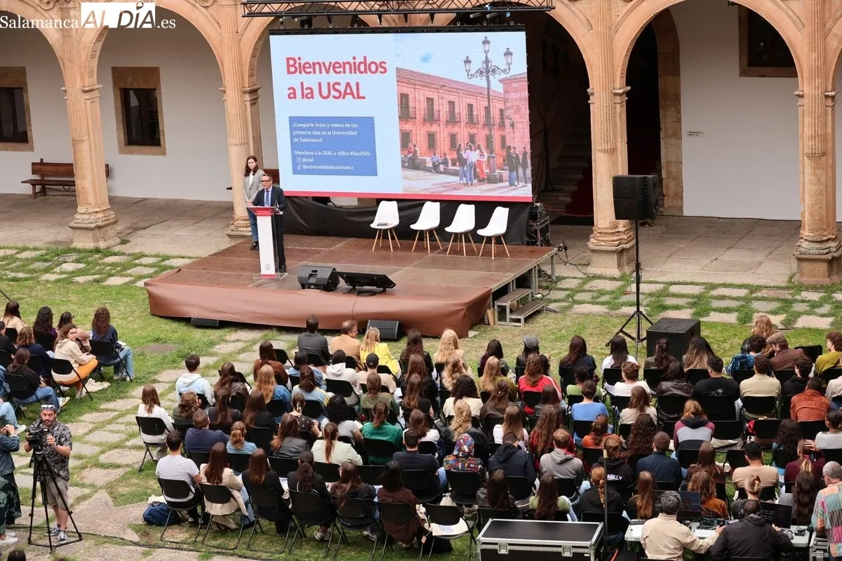 Acto en Fonseca por la bienvenida de los nuevos estudiantes Erasmus de la Universidad de Salamanca. Foto de David Sañudo