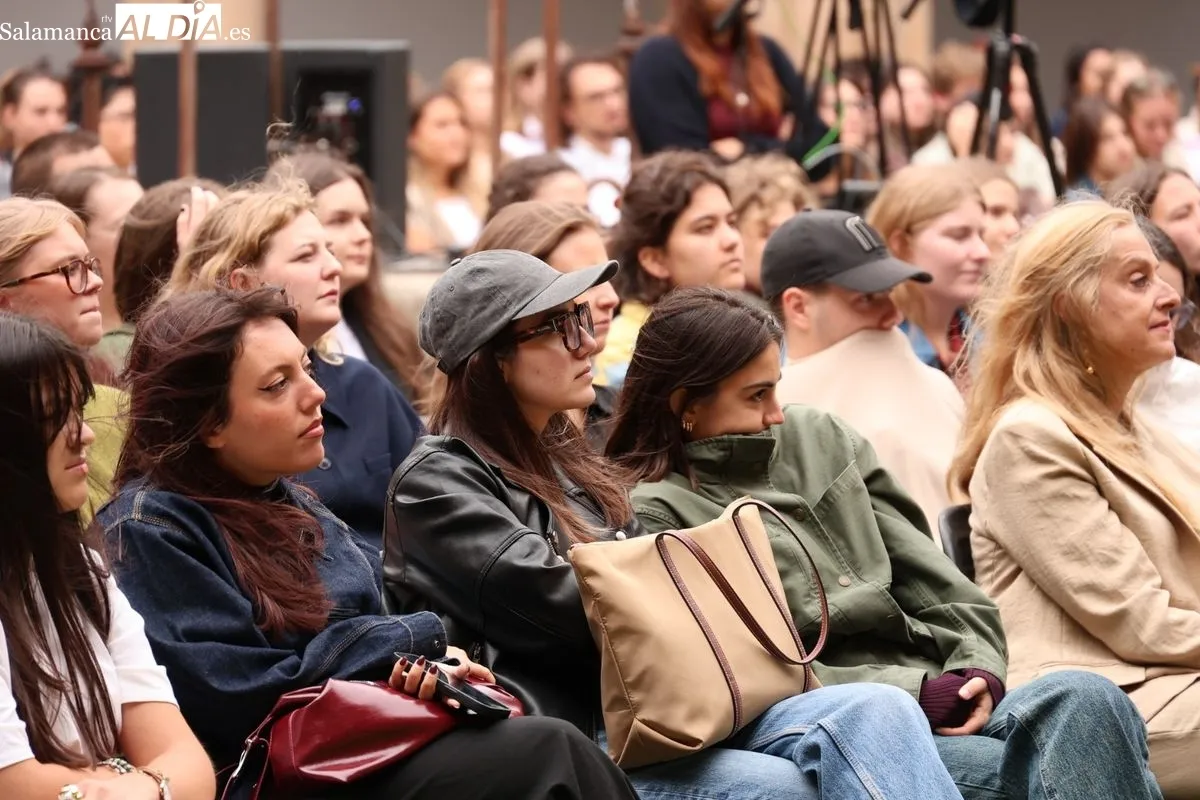 Acto en Fonseca por la bienvenida de los nuevos estudiantes Erasmus de la Universidad de Salamanca. Foto de David Sañudo
