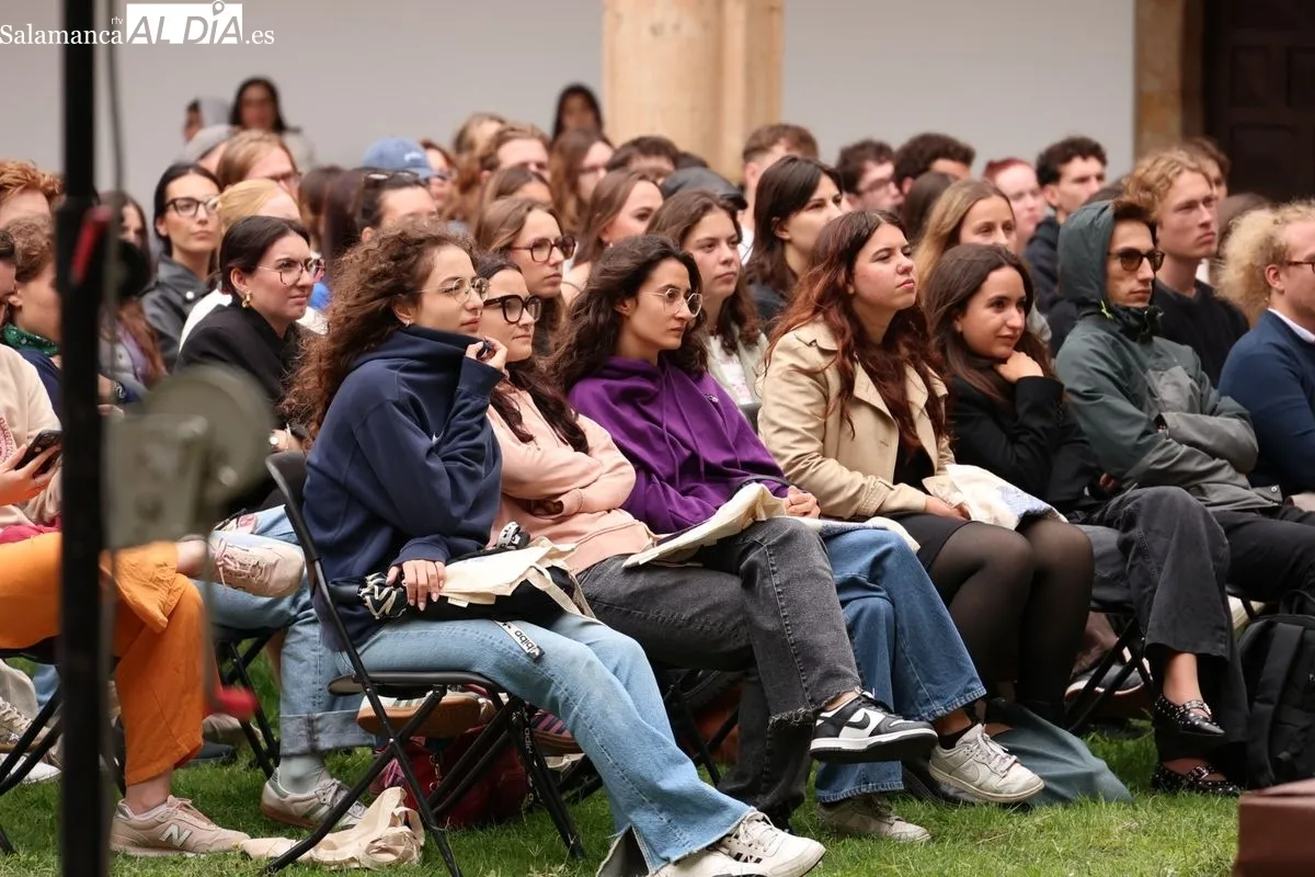 Acto en Fonseca por la bienvenida de los nuevos estudiantes Erasmus de la Universidad de Salamanca. Foto de David Sañudo