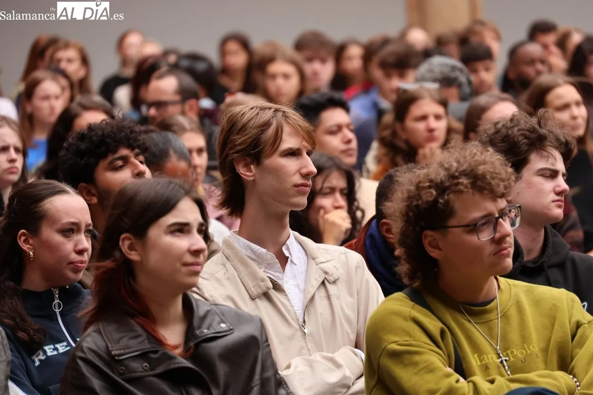 Acto en Fonseca por la bienvenida de los nuevos estudiantes Erasmus de la Universidad de Salamanca. Foto de David Sañudo