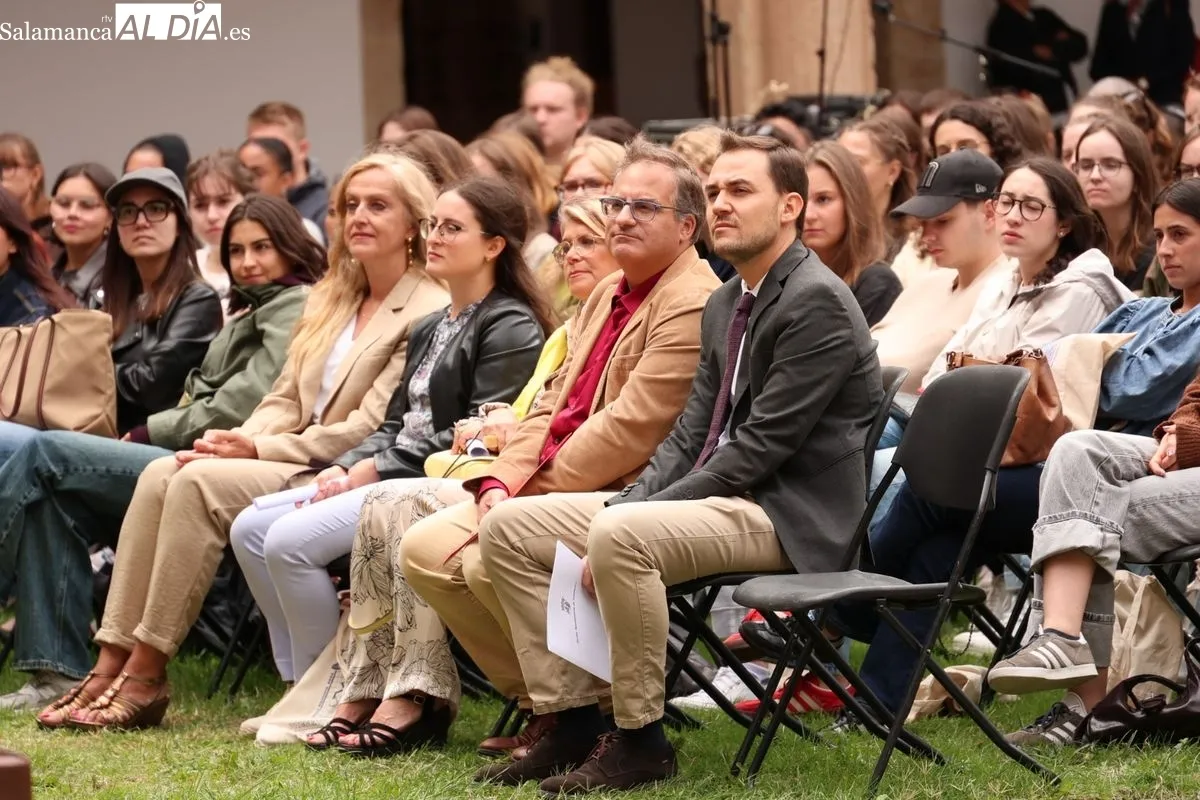 Acto en Fonseca por la bienvenida de los nuevos estudiantes Erasmus de la Universidad de Salamanca. Foto de David Sañudo