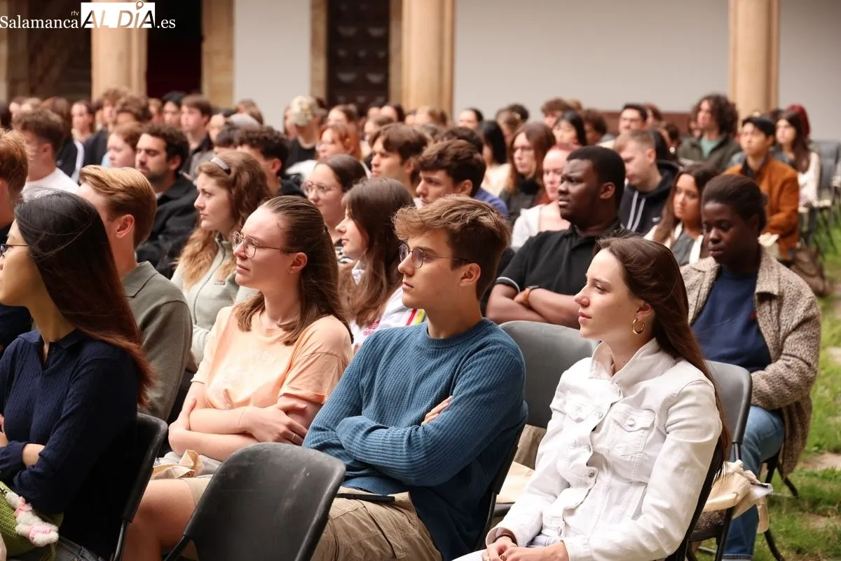 Acto en Fonseca por la bienvenida de los nuevos estudiantes Erasmus de la Universidad de Salamanca. Foto de David Sañudo