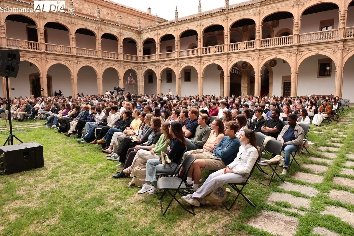 Acto en Fonseca por la bienvenida de los nuevos estudiantes Erasmus de la Universidad de Salamanca. Foto de David Sañudo