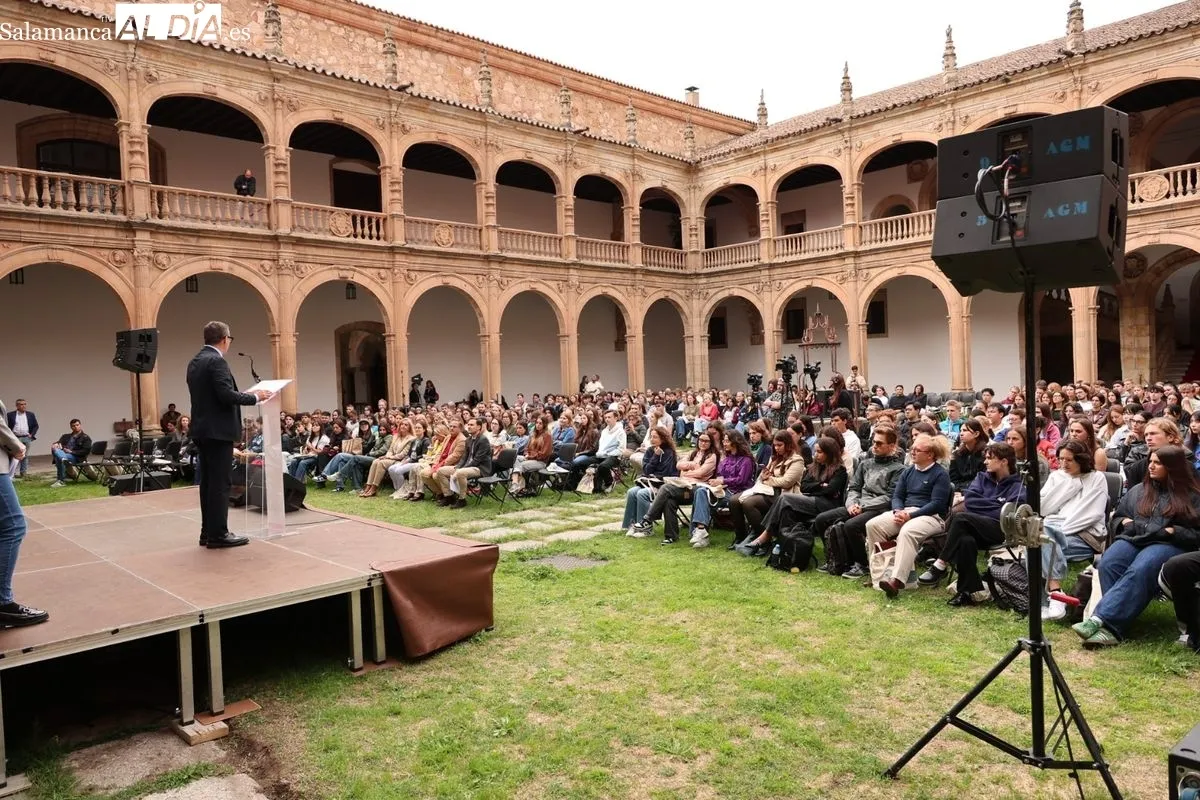 Acto en Fonseca por la bienvenida de los nuevos estudiantes Erasmus de la Universidad de Salamanca. Foto de David Sañudo