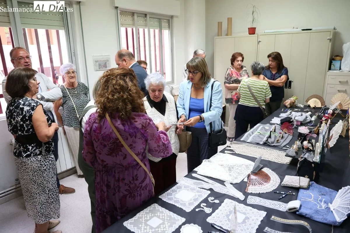Inauguración de la exposición en la sede de la Asociación de Vecinos Alto del Rollo - Los Comuneros. Fotos: David Sañudo