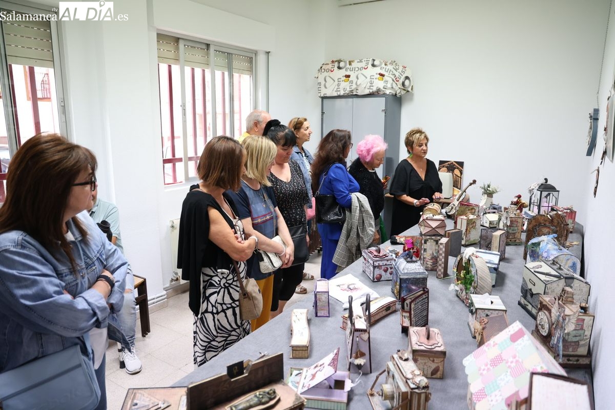 Exposición en Alto del Rollo: el arte vecinal se muestra