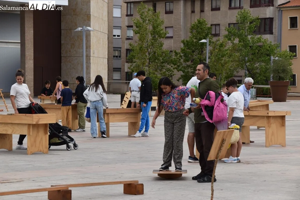 Juegos de madera en la plaza de la Concordia