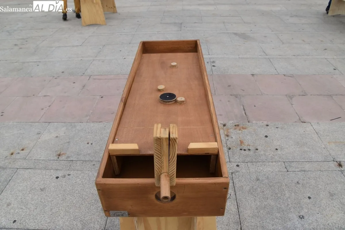  Juegos de madera en la plaza de la Concordia