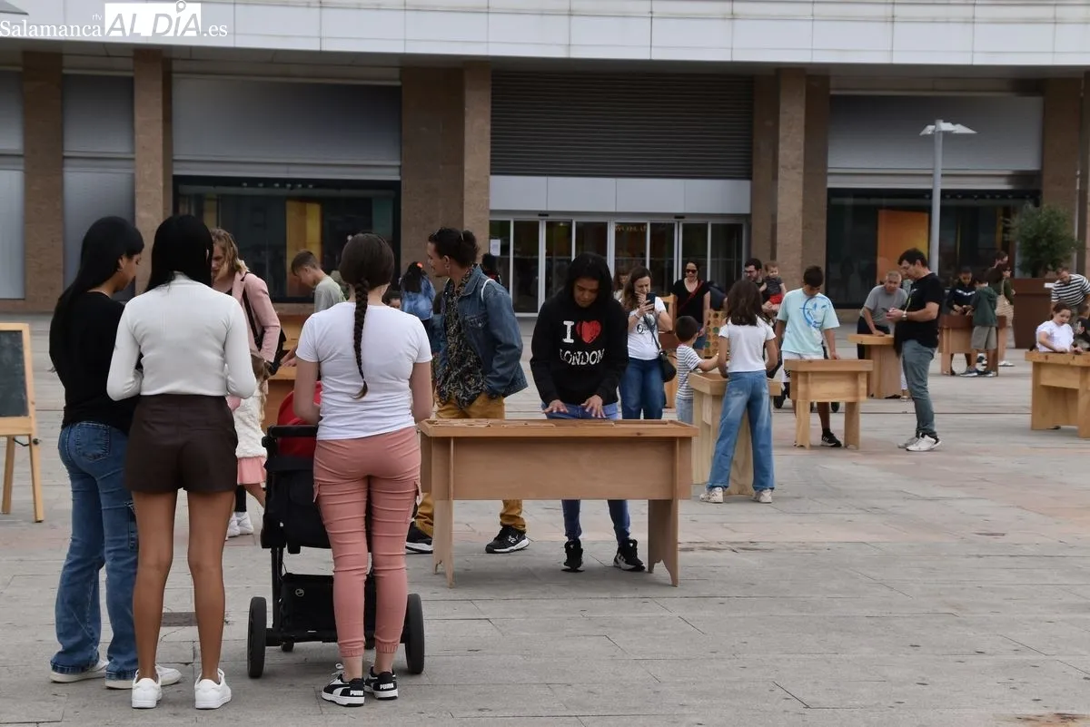  Juegos de madera en la plaza de la Concordia