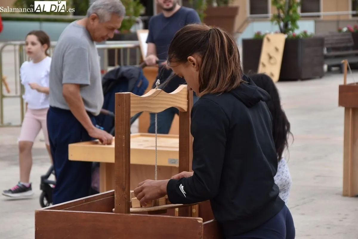  Juegos de madera en la plaza de la Concordia