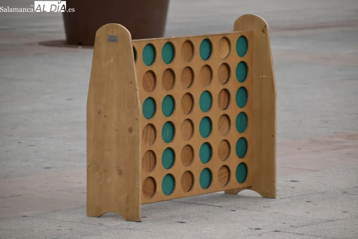  Juegos de madera en la plaza de la Concordia