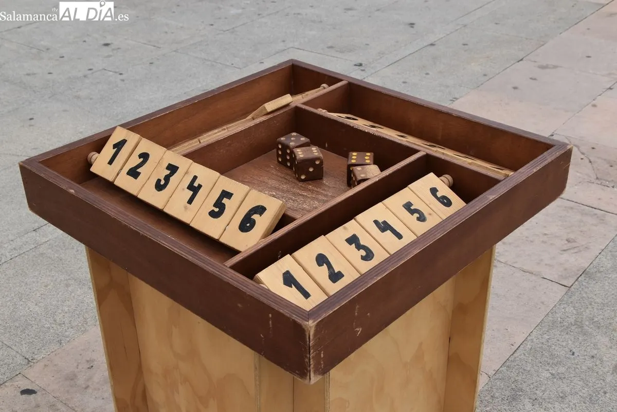  Juegos de madera en la plaza de la Concordia