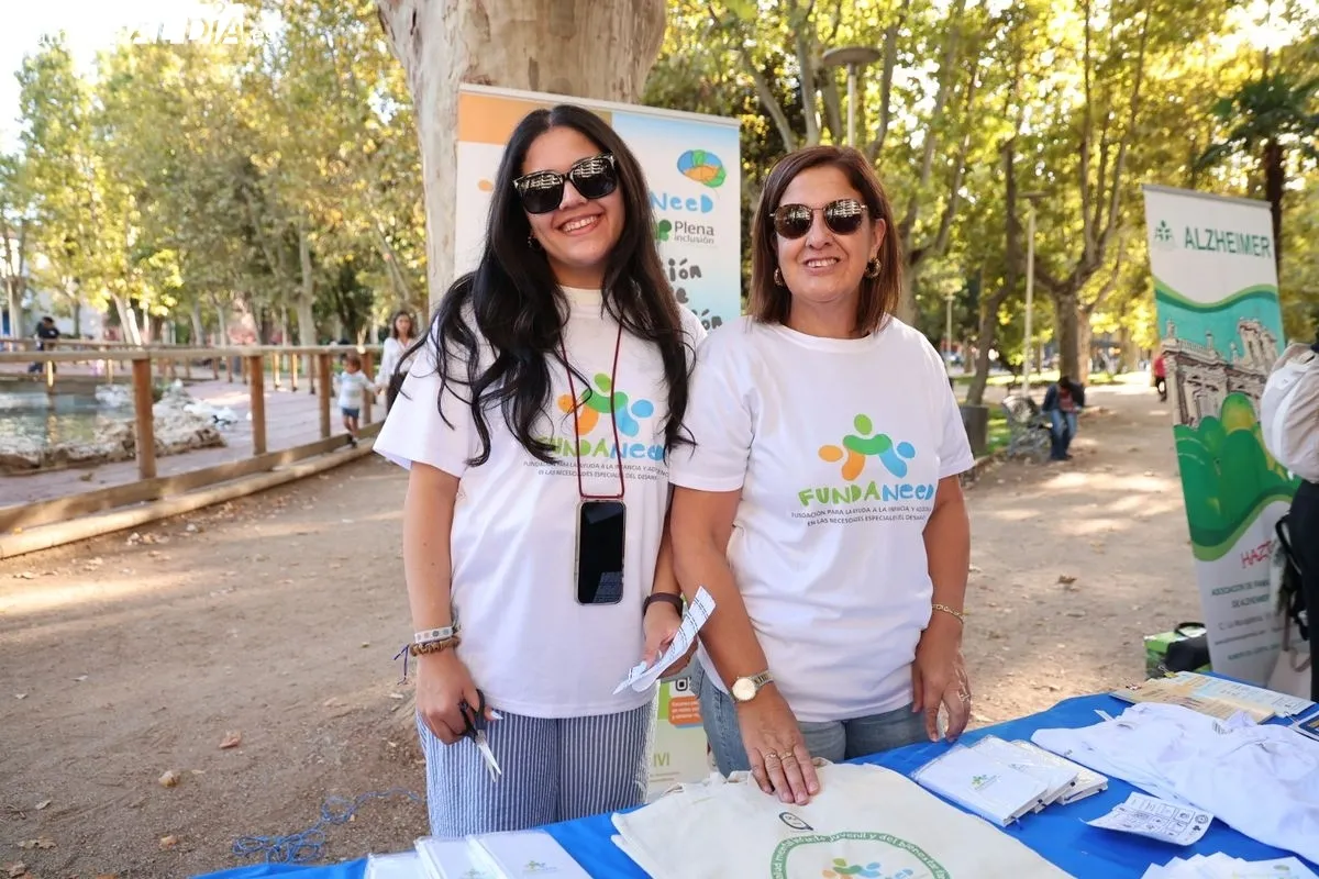 Feria de Asociaciones de Ayuda Mutua y Salud, este viernes en La Alamedilla. Foto: David Sañudo