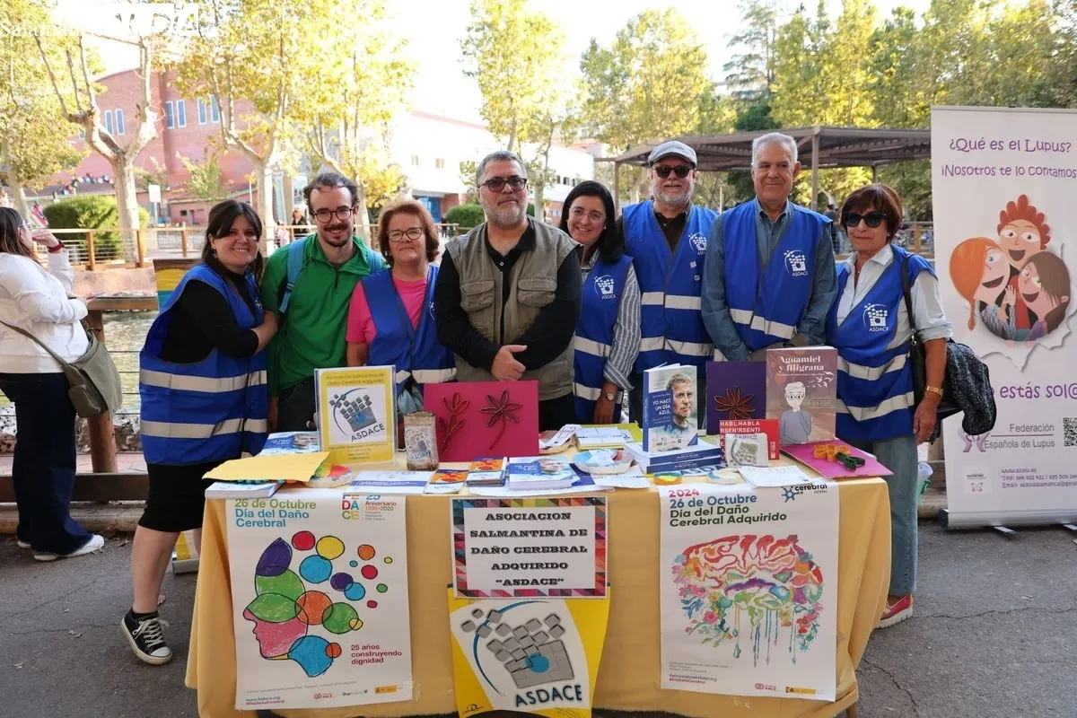 Feria de Asociaciones de Ayuda Mutua y Salud, este viernes en La Alamedilla. Foto: David Sañudo