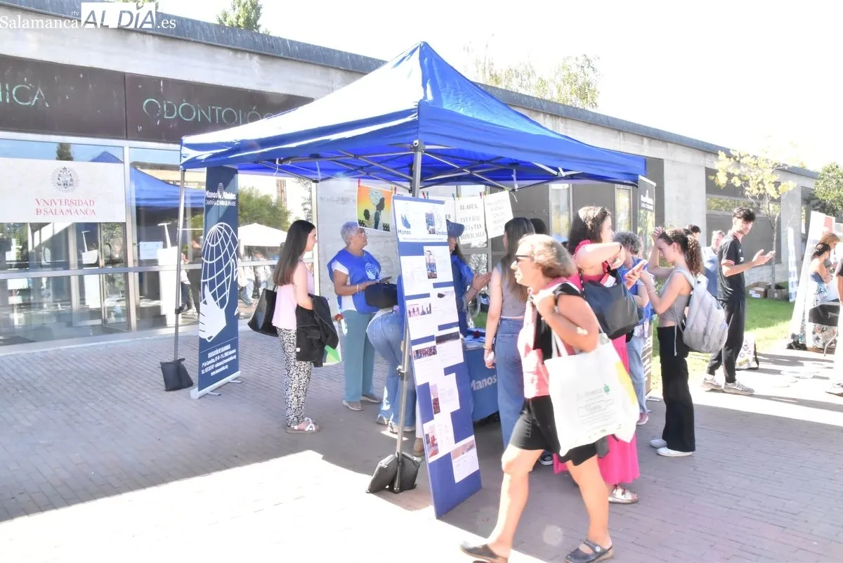 Feria de Bienvenida de la USAL en el Campus Unamuno. Foto de Vanesa Martins