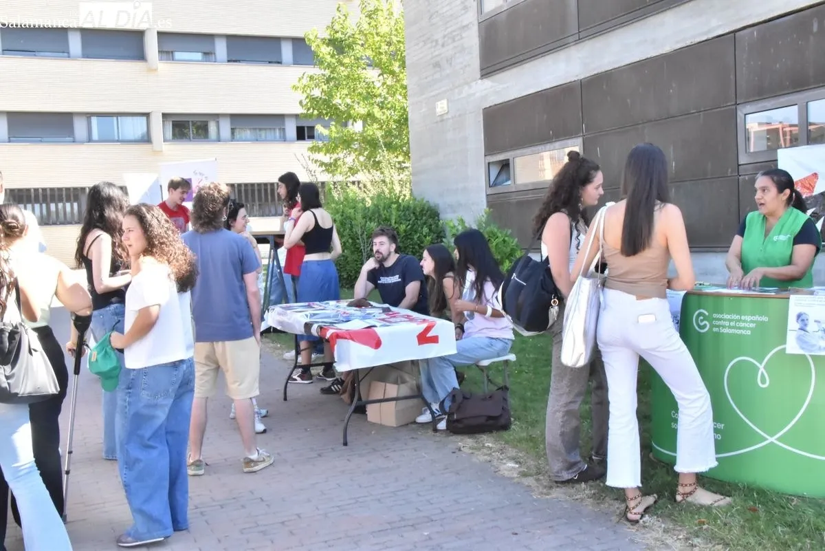 Feria de Bienvenida de la USAL en el Campus Unamuno. Foto de Vanesa Martins