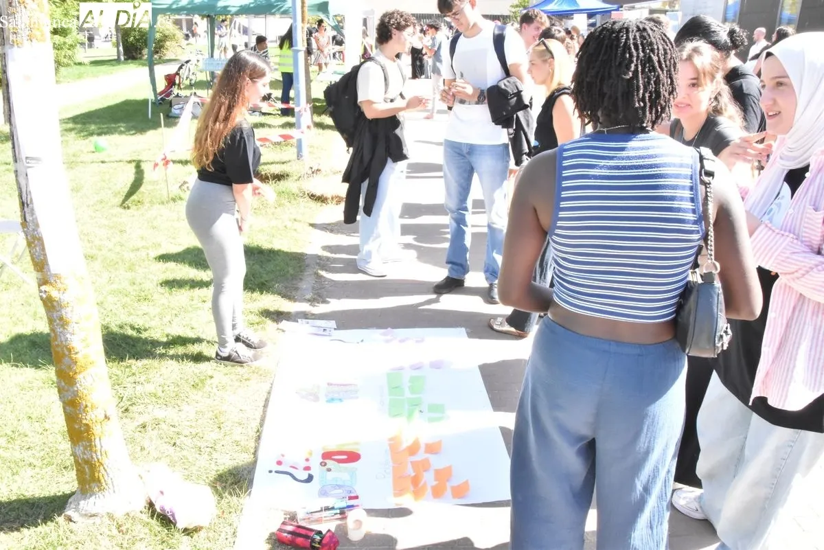 Feria de Bienvenida de la USAL en el Campus Unamuno. Foto de Vanesa Martins