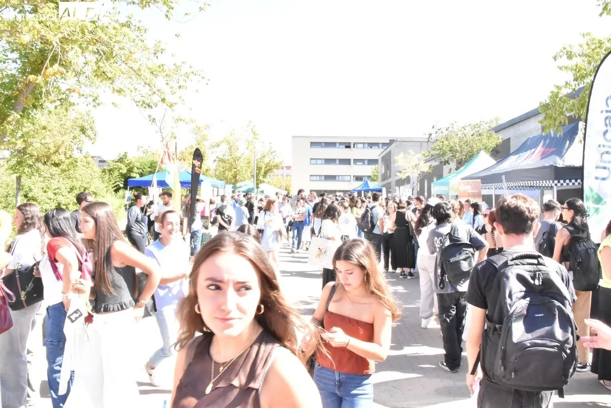 Feria de Bienvenida de la USAL en el Campus Unamuno. Foto de Vanesa Martins