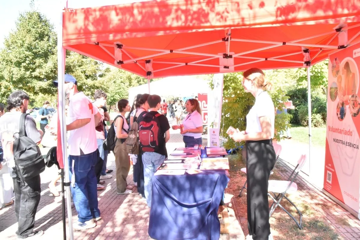 Feria de Bienvenida de la USAL en el Campus Unamuno. Foto de Vanesa Martins