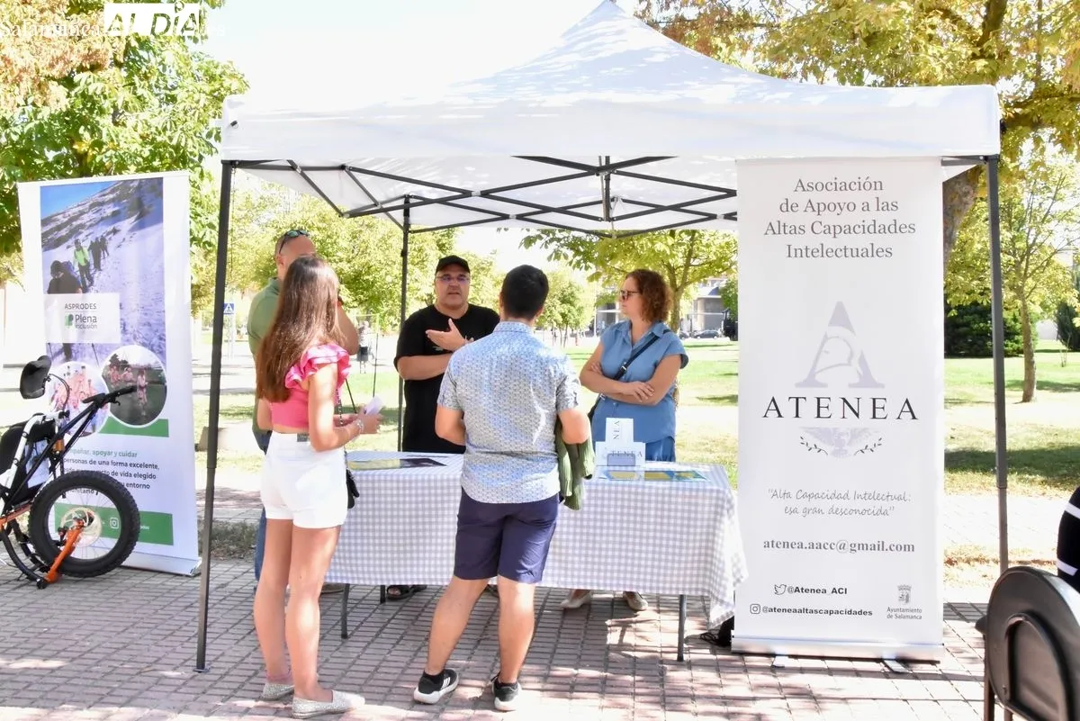 Feria de Bienvenida de la USAL en el Campus Unamuno. Foto de Vanesa Martins