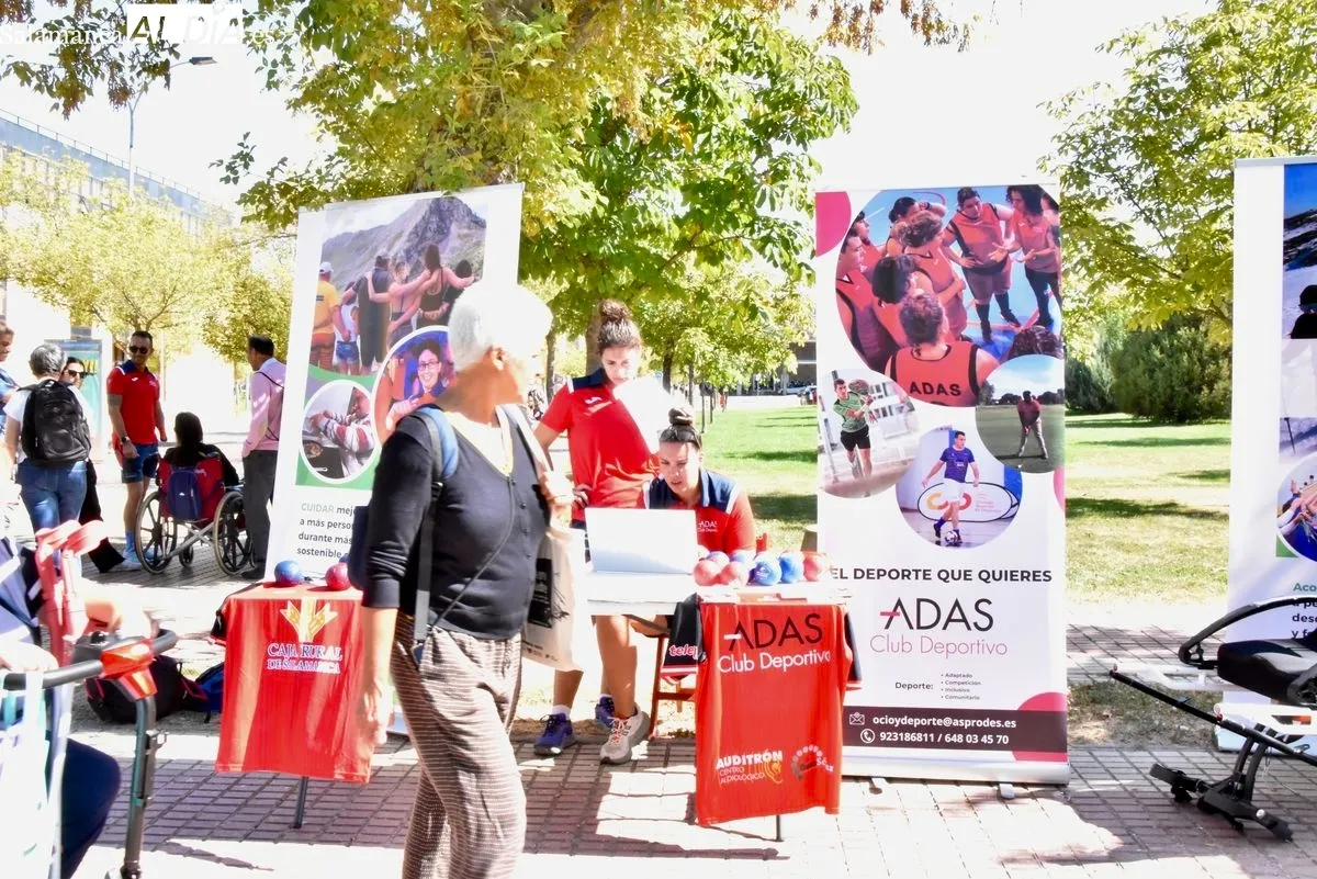 Feria de Bienvenida de la USAL en el Campus Unamuno. Foto de Vanesa Martins