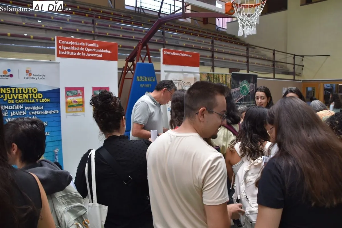 Feria de Bienvenida de la USAL en el Campus Unamuno. Foto de Vanesa Martins