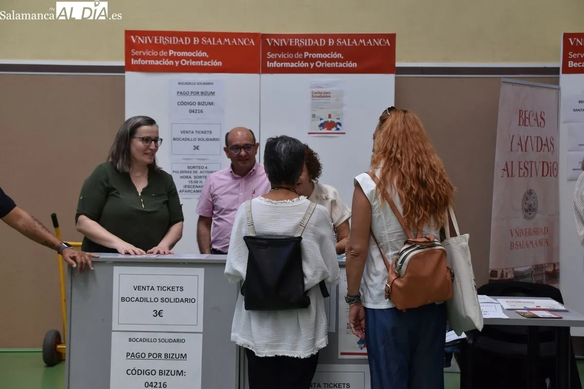 Feria de Bienvenida de la USAL en el Campus Unamuno. Foto de Vanesa Martins