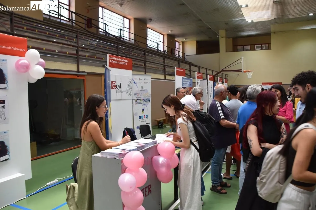 Feria de Bienvenida de la USAL en el Campus Unamuno. Foto de Vanesa Martins