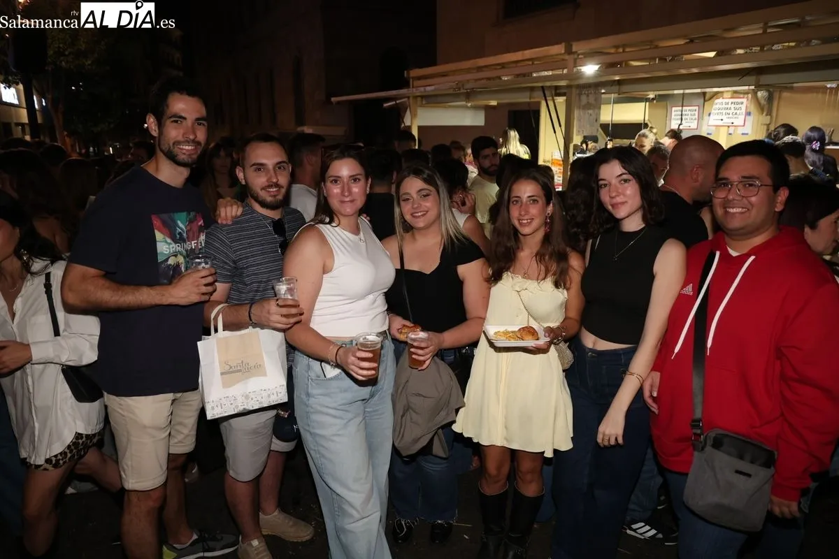 Gran respuesta de público a la Feria de Día en la calle Rector Lucena