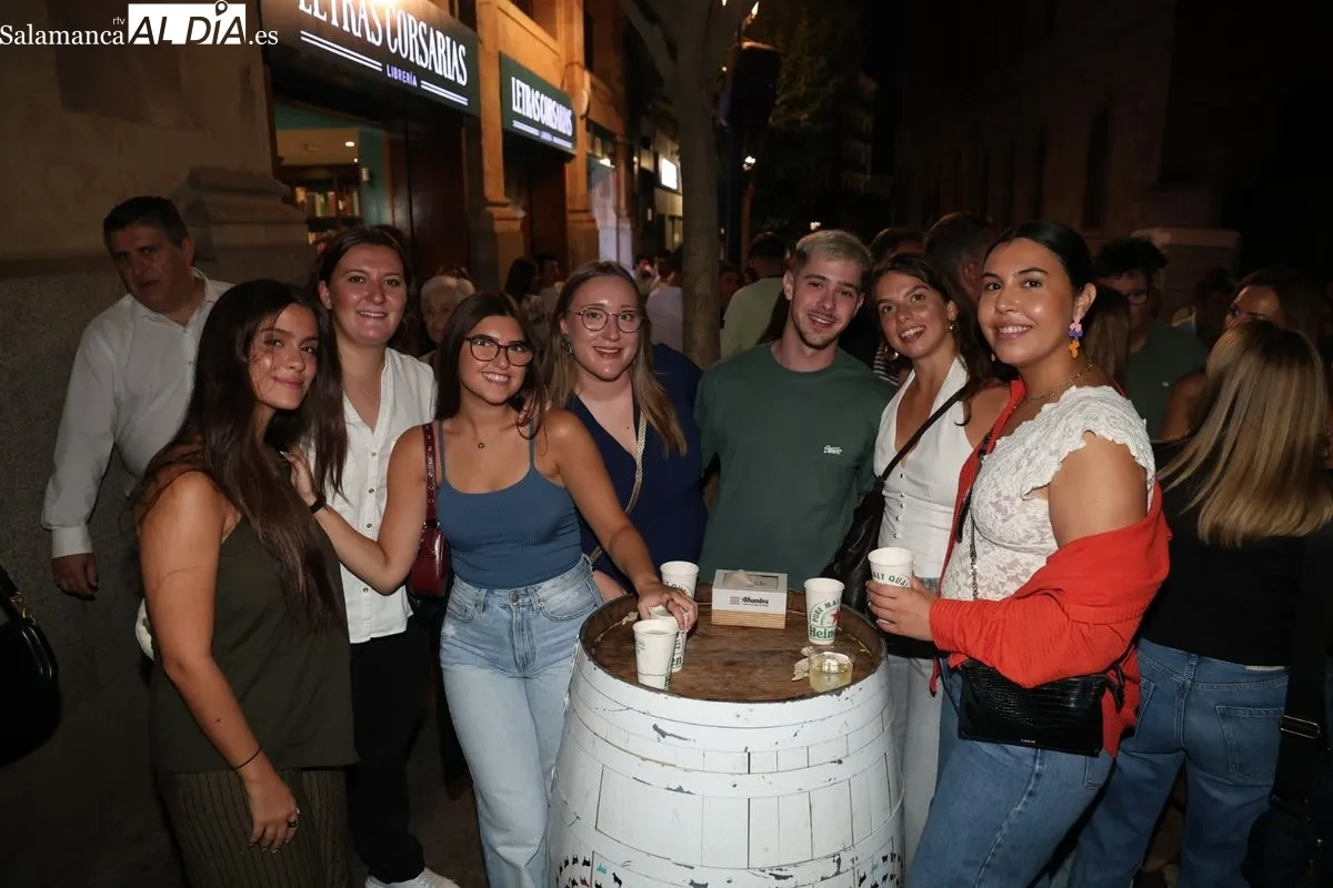 Gran respuesta de público a la Feria de Día en la calle Rector Lucena