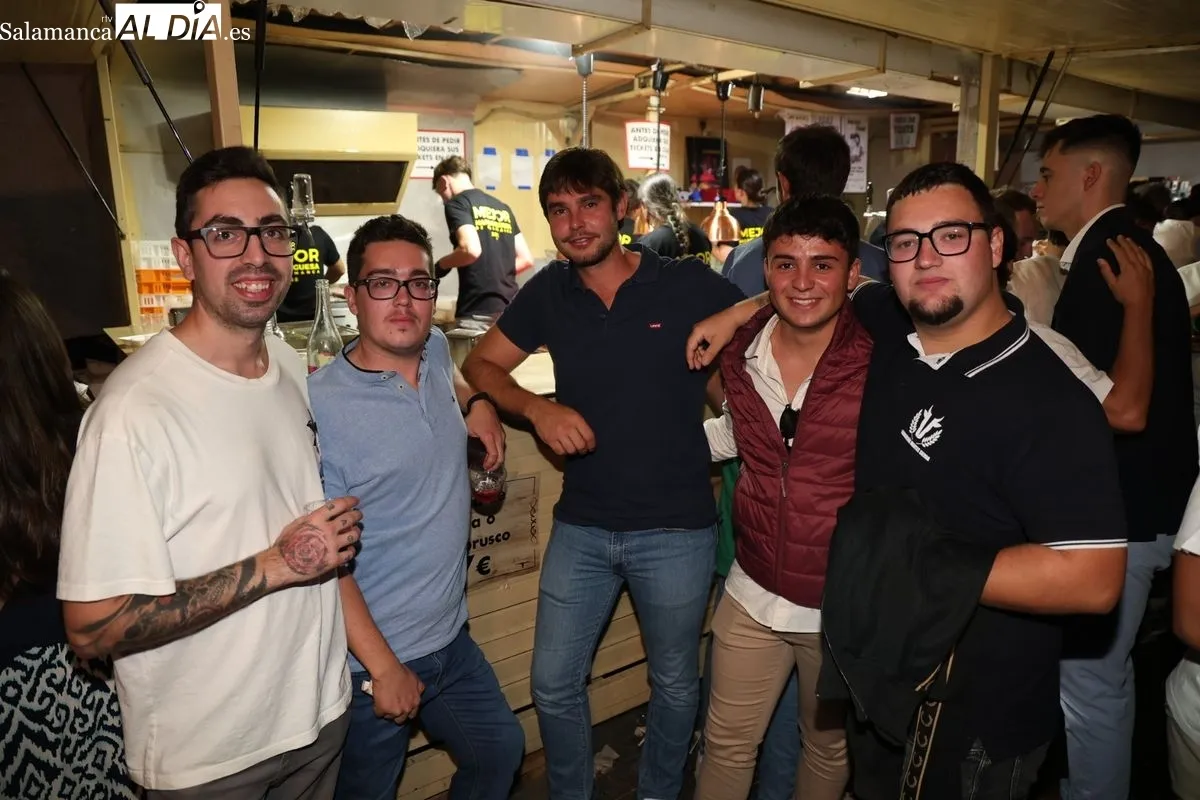 Gran respuesta de público a la Feria de Día en la calle Rector Lucena