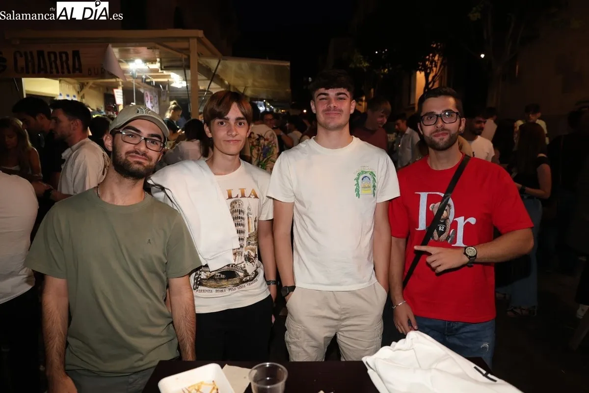 Gran respuesta de público a la Feria de Día en la calle Rector Lucena