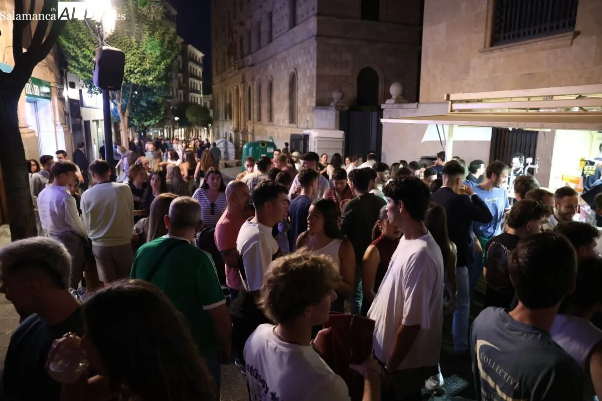 Gran respuesta de público a la Feria de Día en la calle Rector Lucena